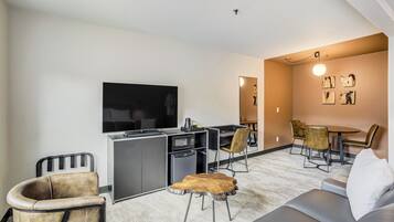 Deluxe Studio Suite, 1 King Bed with Sofa bed, Mountain View | Travel crib, free WiFi, bed sheets