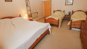 3 dormitorios, decoración individual, mobiliario individual