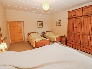 3 bedrooms, individually decorated, individually furnished, free WiFi