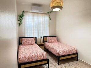 2 bedrooms, WiFi - Sunny Beachy 2BR Spacious, Secure + Free Parking (San Juan)