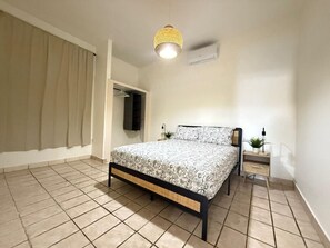 2 bedrooms, WiFi - Sunny Beachy 2BR Spacious, Secure + Free Parking (San Juan)