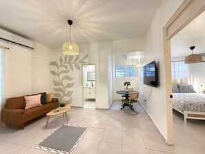 Interior - Bright & Spacious 1BR - Central San Juan Location (San Juan)
