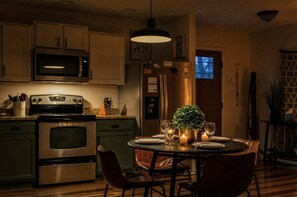 Fridge, microwave, oven, stovetop - Locklyn`s Loft | Views, Hot Tub, Game Room & MORE! (Gatlinburg)