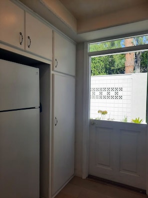 Interior - Southern Cal vacation in 55+ lovely Laguna Woods. Month long rental. (Laguna Woods)
