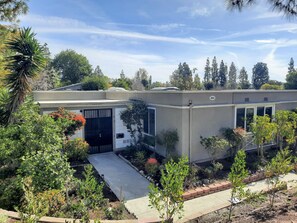 Exterior - Southern Cal vacation in 55+ lovely Laguna Woods. Month long rental. (Laguna Woods)