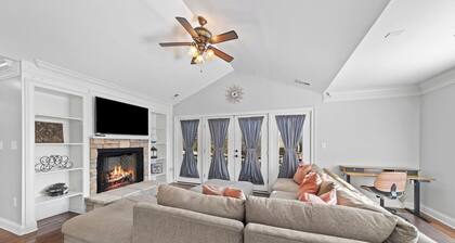 Rest & Rally Retreat—5-BR (7 Beds)—Skyline Views