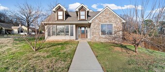 Rest & Rally Retreat—5-BR (7 Beds)—Skyline Views