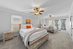 5 bedrooms, desk, iron/ironing board, WiFi - Rest & Rally Retreat—5-BR (7 Beds)—Skyline Views (Charlotte)