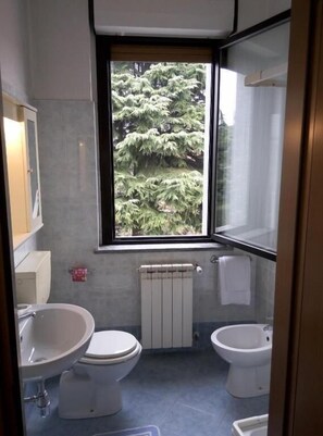 Bathroom - Hotel Cristallo (Novara)