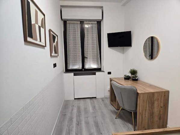 Standard Single Room | Interior - Hotel Cristallo (Novara)