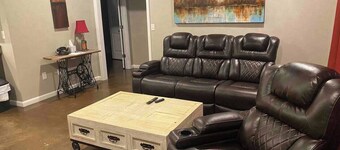 Rustic Retreat w/king  - close to downtown :  C