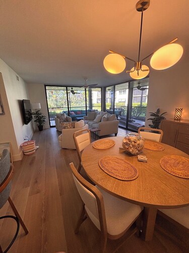 Beach access, newly renovated living room and bedrooms, and all new furniture.