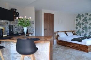 WiFi, bed sheets - Upscale, quiet, secure, gym, boules, bikes, pool, SPA SAUNA (Heyrieux)