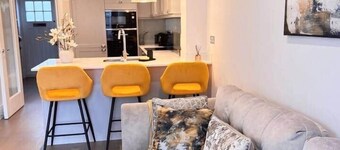 Spacious 3BR Home | 3 Parking | Offers Weekly Stay