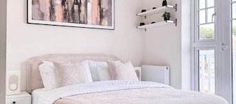 Spacious 3BR Home | 3 Parking | Offers Weekly Stay