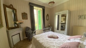 A bedroom with a bed, a dresser, a chair, and a mirror. - Apartment Iris II - Menton City Centre (Menton)