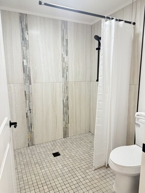 Secador de pelo y toallas