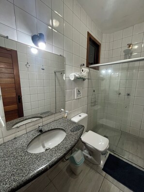 Dusche, Handtücher, Seife, Shampoo