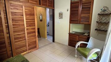 Apartamento família, sacada, vista para o jardim | Parte interna