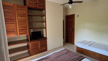 Apartamento família, sacada, vista para o jardim | Wi-Fi de cortesia