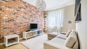 Comfort Apartment, City View | Living area