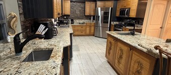 Spacious 5-bedroom estate in terrific Fort Pierce with AC and gym