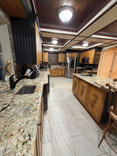 Spacious 5-bedroom estate in terrific Fort Pierce with AC and gym