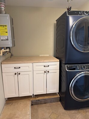 Interior - 5BR Luxury Retreat Gym, Sleeps 10, Minutes to Beach (Fort Pierce)