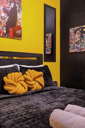 5 habitaciones, caja de seguridad en la habitación y escritorio