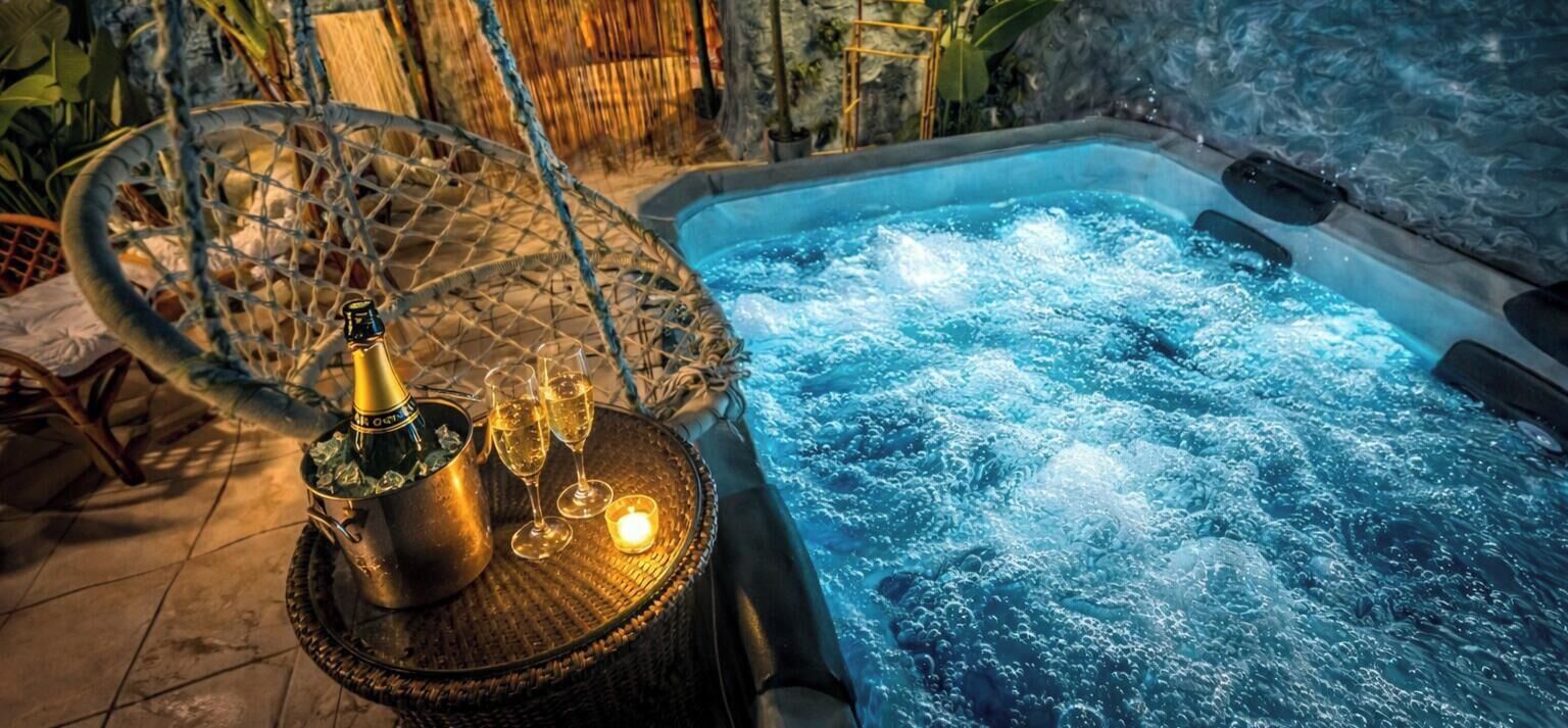 Bañera de hidromasaje al aire libre