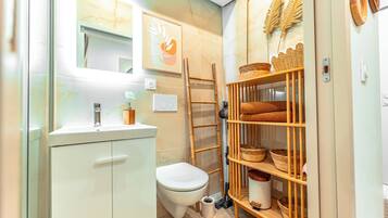 Dusche, Haartrockner, Handtücher, Seife