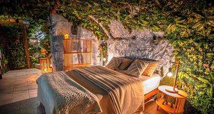 Junglecavern - Private spa, unusual accommodation