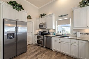 Fridge, microwave, oven, stovetop - Steps to the Beach, Pet Friendly, Gulf Views! (Bolivar Peninsula)