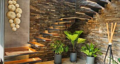 w* | Private 4BR Getaway with Pool & Cinema in Ica