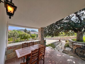 Outdoor dining - Detached Single - Storey Stone House in Datça Karaincir - Karaincir Houses 2 (Muğla)