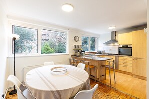Dining - Spacious 5BR Camberwell Home w/Garden & Parking (London)