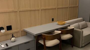 Exclusive Studio, Lake View | Living area