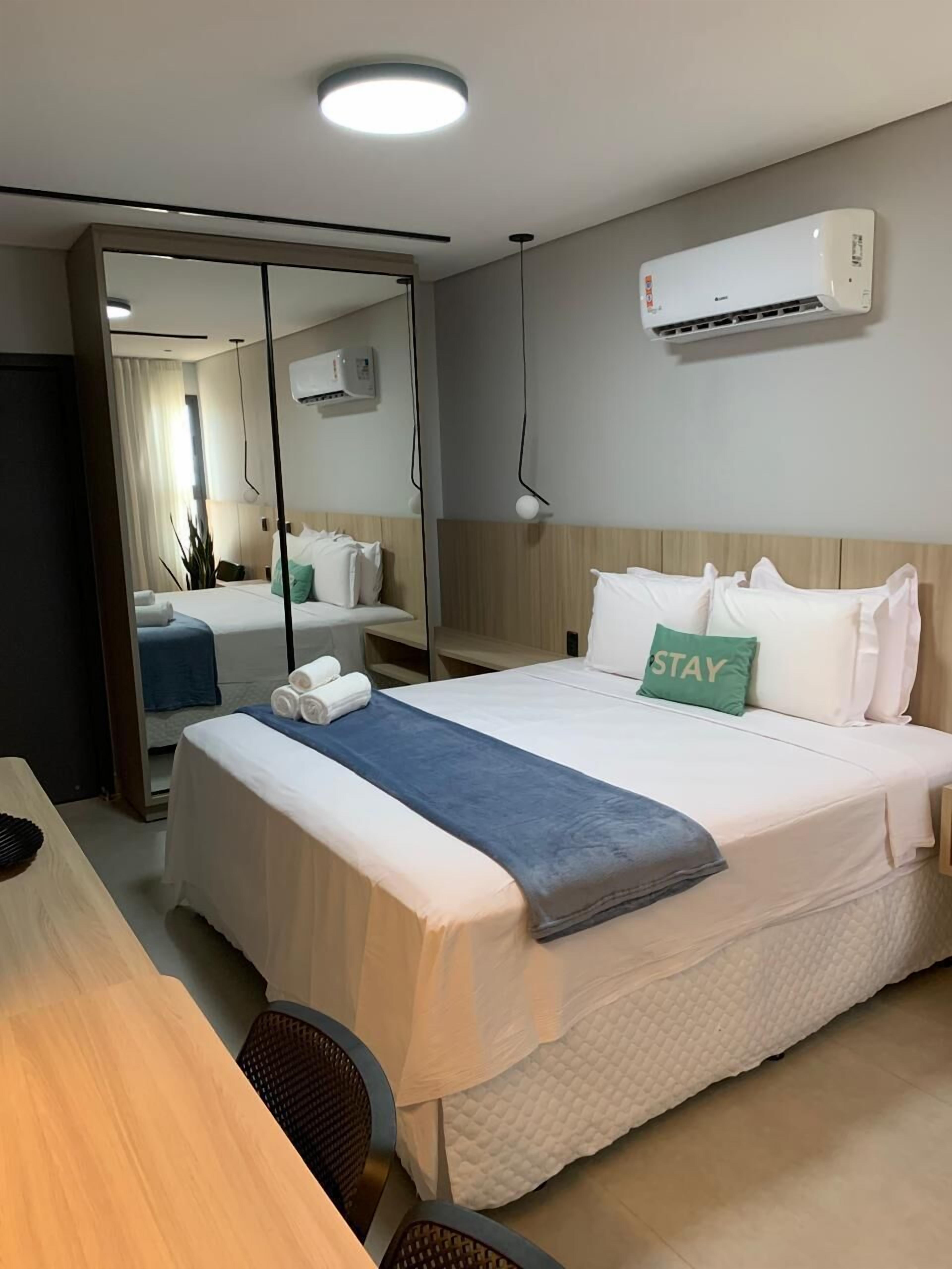 Estudio ejecutivo, vistas a la ciudad | Decoración individual, mobiliario individual, escritorio