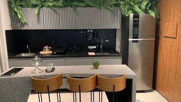 Design Studio, City View | Dapur peribadi | Peti sejuk, ketuhar gelombang mikro, dapur