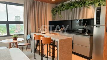 Design Studio, City View | Private kitchen | Fridge, microwave, stovetop, cookware/dishes/utensils