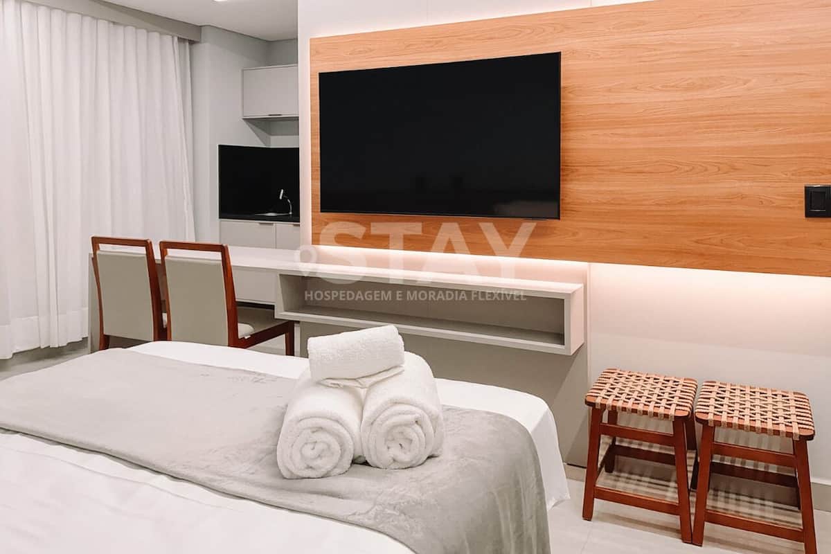 Business Studio, City View | Individually decorated, individually furnished, desk, laptop workspace
