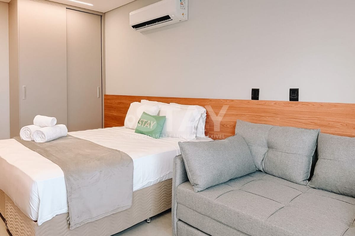 Business Studio, City View | Individually decorated, individually furnished, desk, laptop workspace