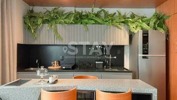 Design Studio, City View | Private kitchen | Fridge, microwave, stovetop, cookware/dishes/utensils