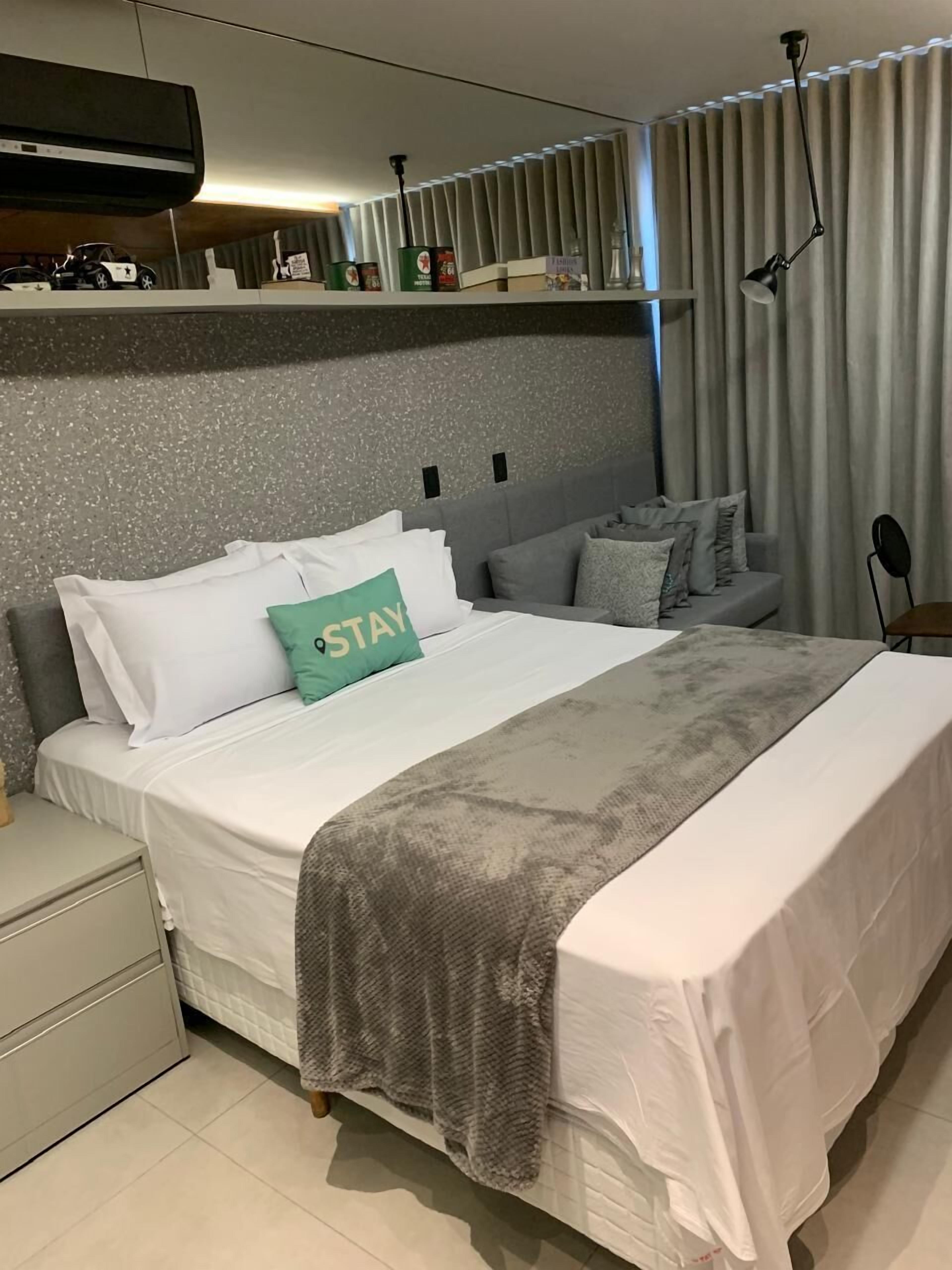 Monolocale Deluxe, vista città | Con stile personalizzato, con arredamento individuale, una scrivania