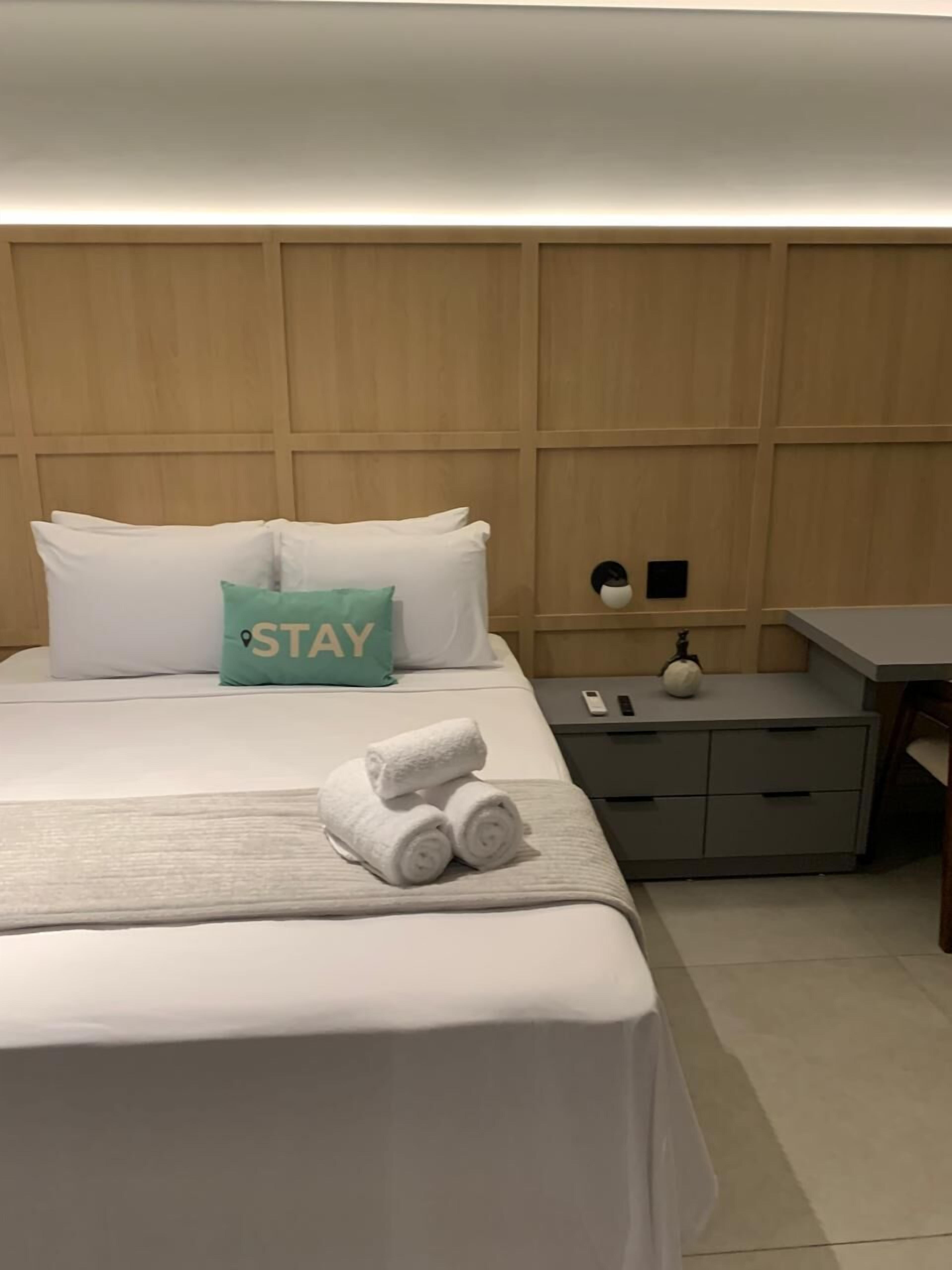 Monolocale Deluxe, vista lago | Con stile personalizzato, con arredamento individuale, una scrivania