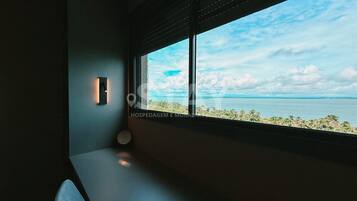 Luxury Apartment, Lake View | Individually decorated, individually furnished, desk, laptop workspace