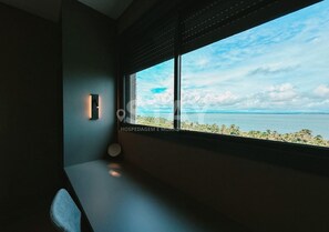 Luxury Apartment, Lake View