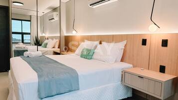 Executive-Studio, Stadtblick | Individuell dekoriert, individuell eingerichtet, Schreibtisch