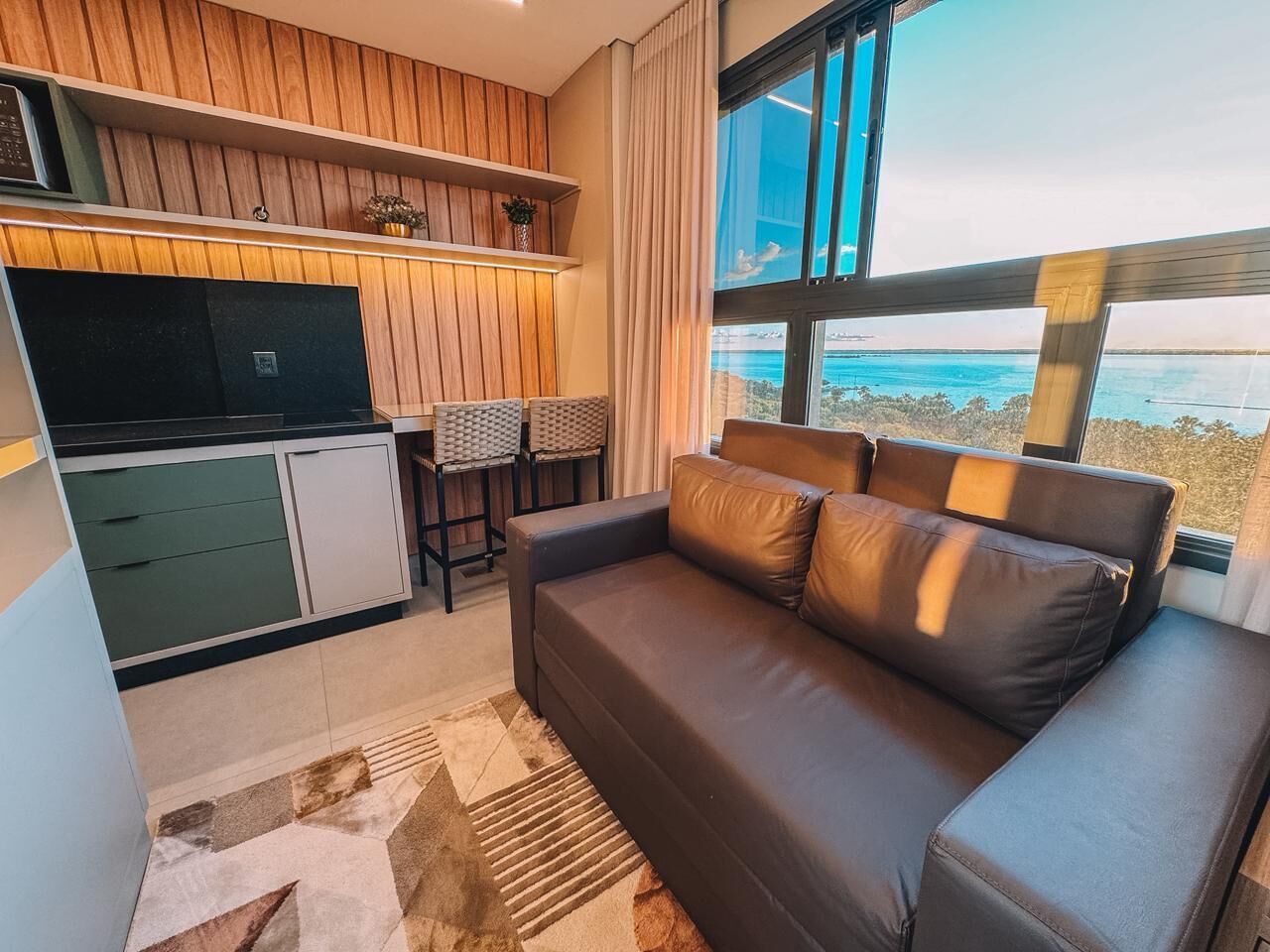 Estudio panorámico, vista al lago | Sala de estar