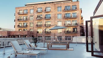 Penthouse, City View | Outdoor dining